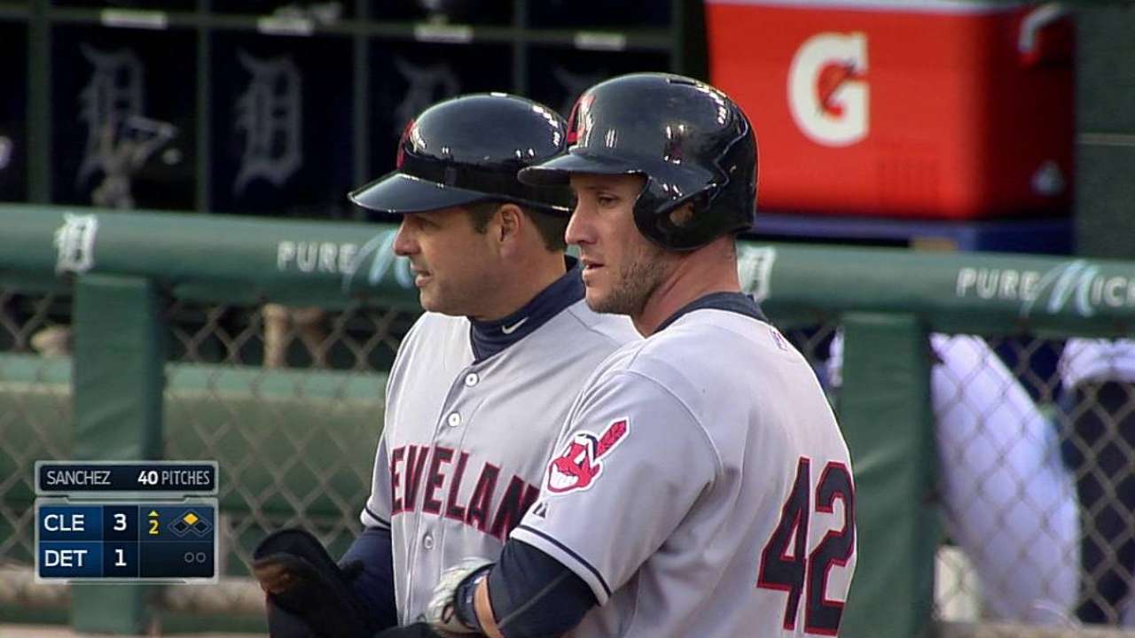 Indios aguantan y vencen a Tigres por la mínima