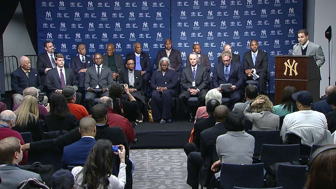 Yankees celebrate Jackie by honoring Mandela