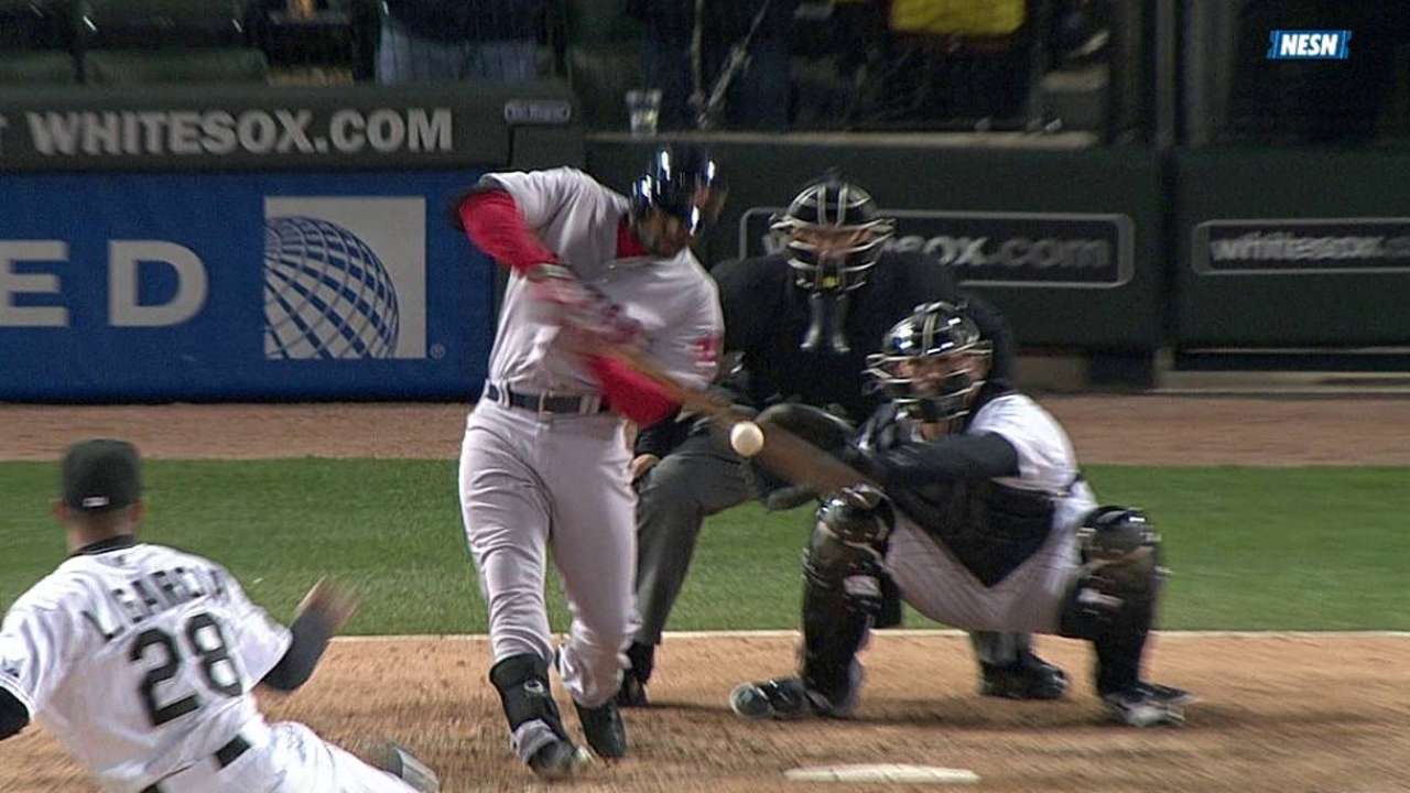 Boston reacciona y supera a Chicago en extrainnings