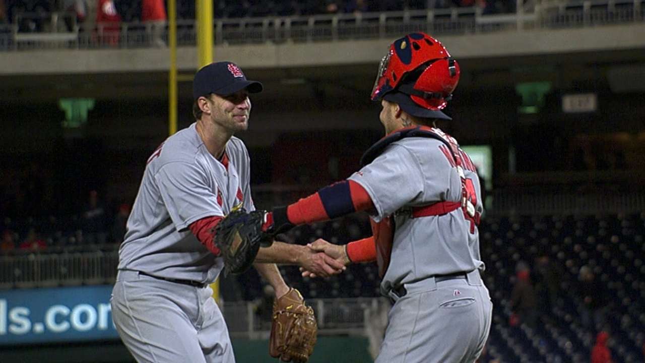 Waino stymies Nationals with two-hit shutout