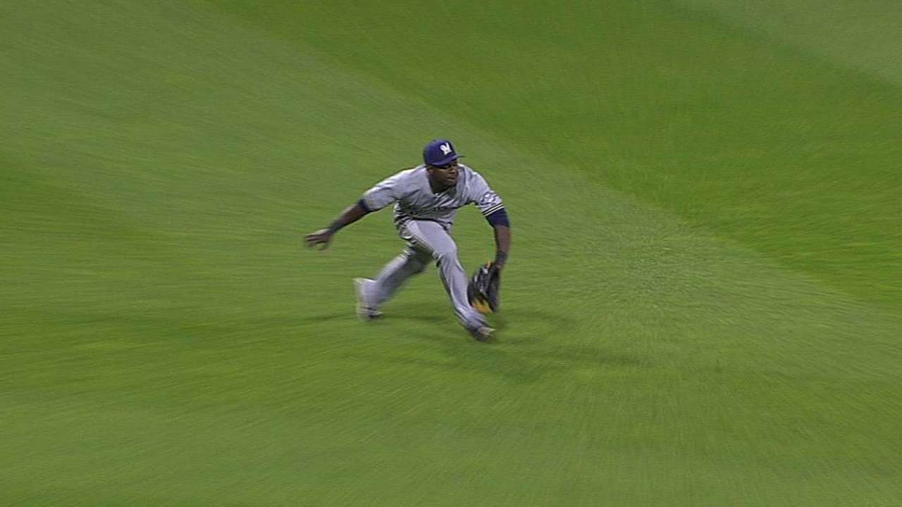 Herrera's versatility coming up big for Brewers