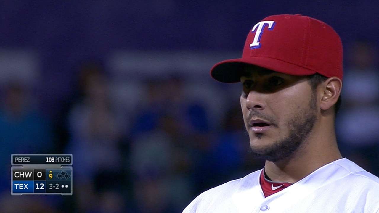 Perez shuts out White Sox in opening rout