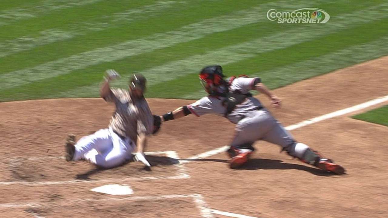 Giants win challenge to erase run, end inning
