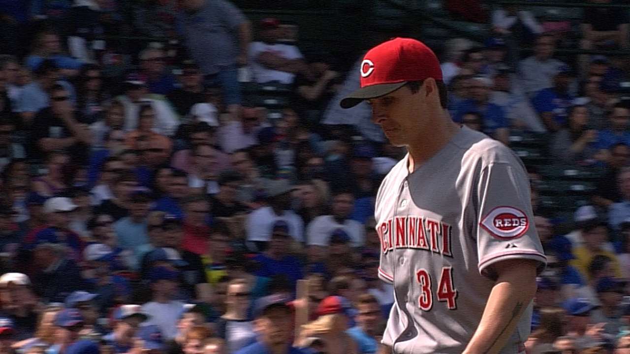Ataque, pitcheo de Rojos fueron mucho para Cubs