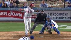 Phillies cash in on Dodgers' error in 10th inning