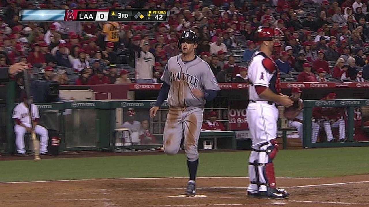 Canó produjo carrera y Seattle barrió a Angelinos