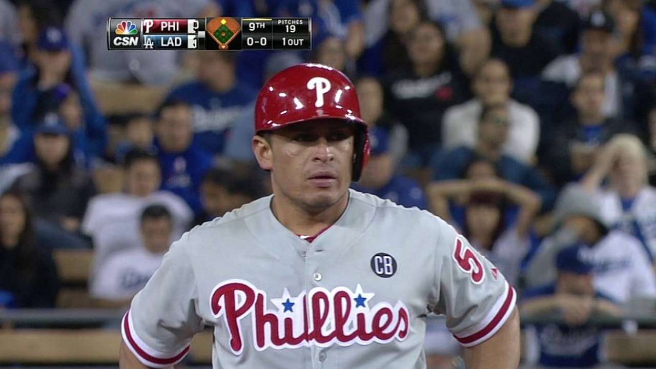 Ruiz swinging hot bat for Phillies