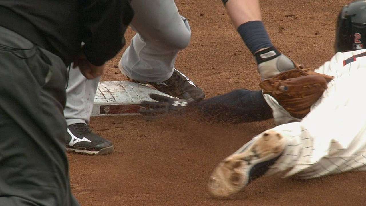 Call overturned as Ausmus wins challenge