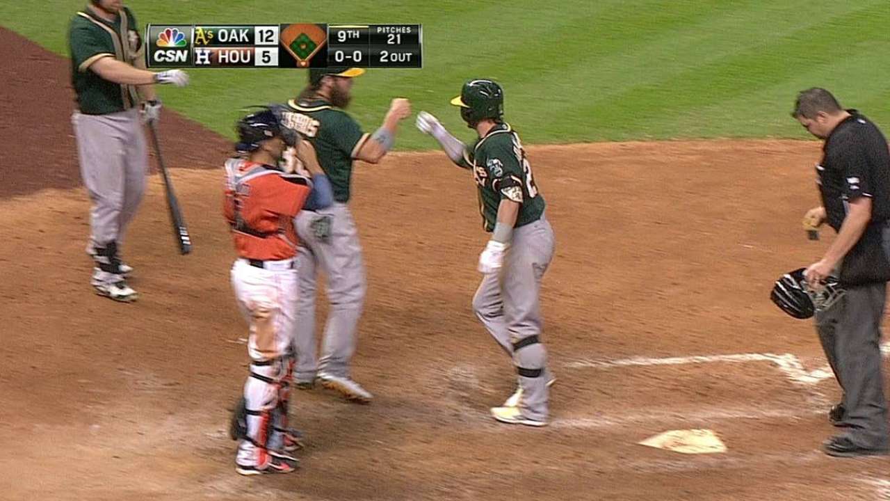 Rally en la 9na da triunfo a Oakland sobre Houston