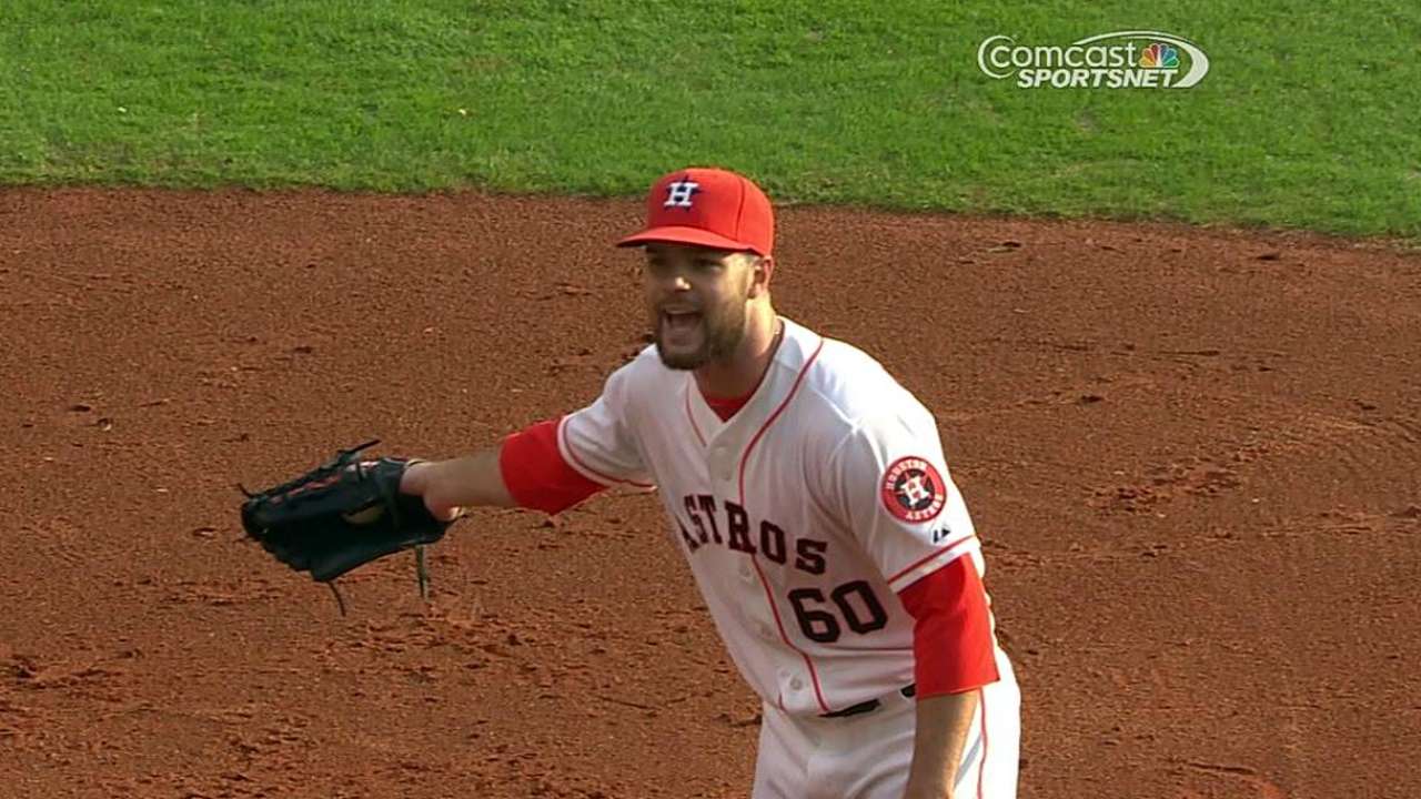 Porter wins challenge on close play at first base