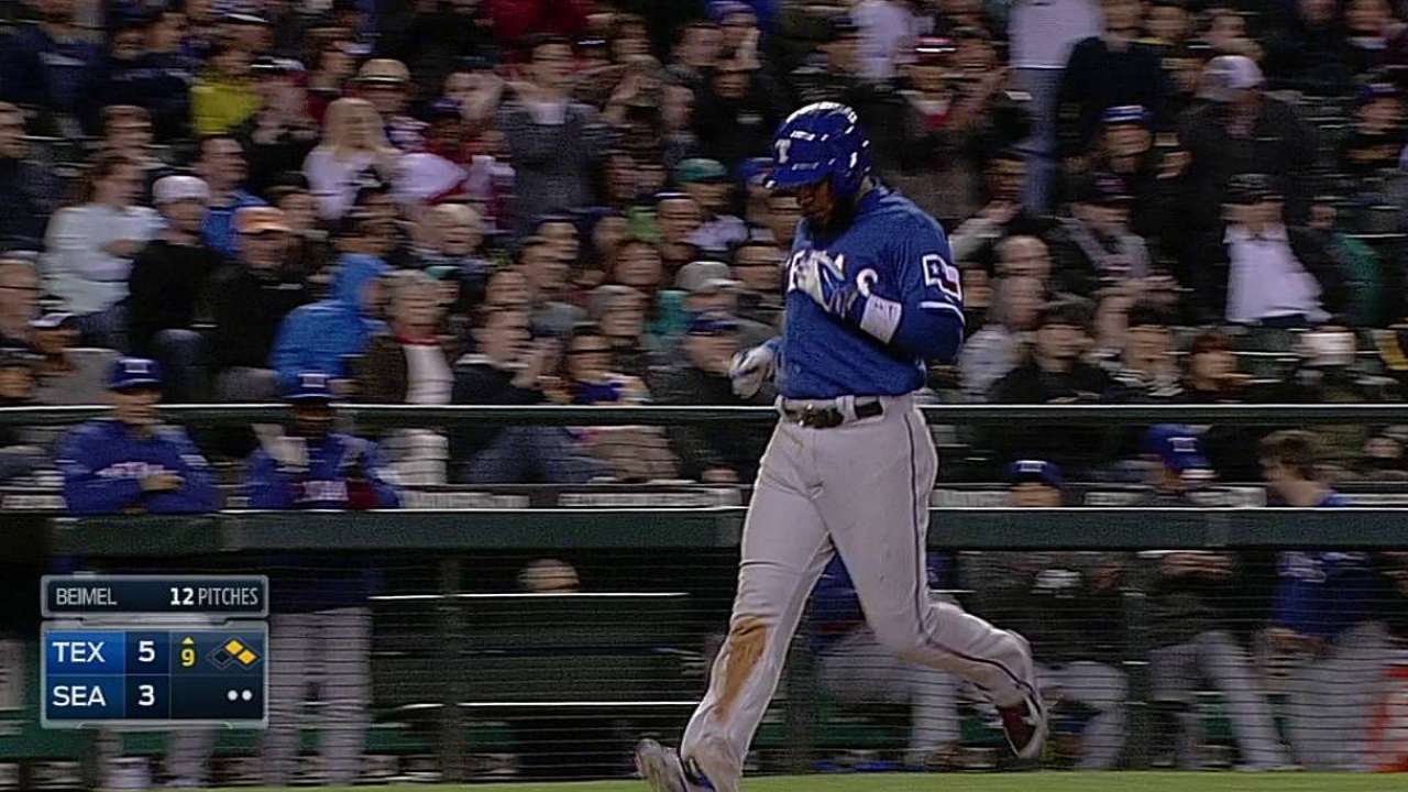 Relevo se faja y conduce triunfo de Texas vs. Seattle