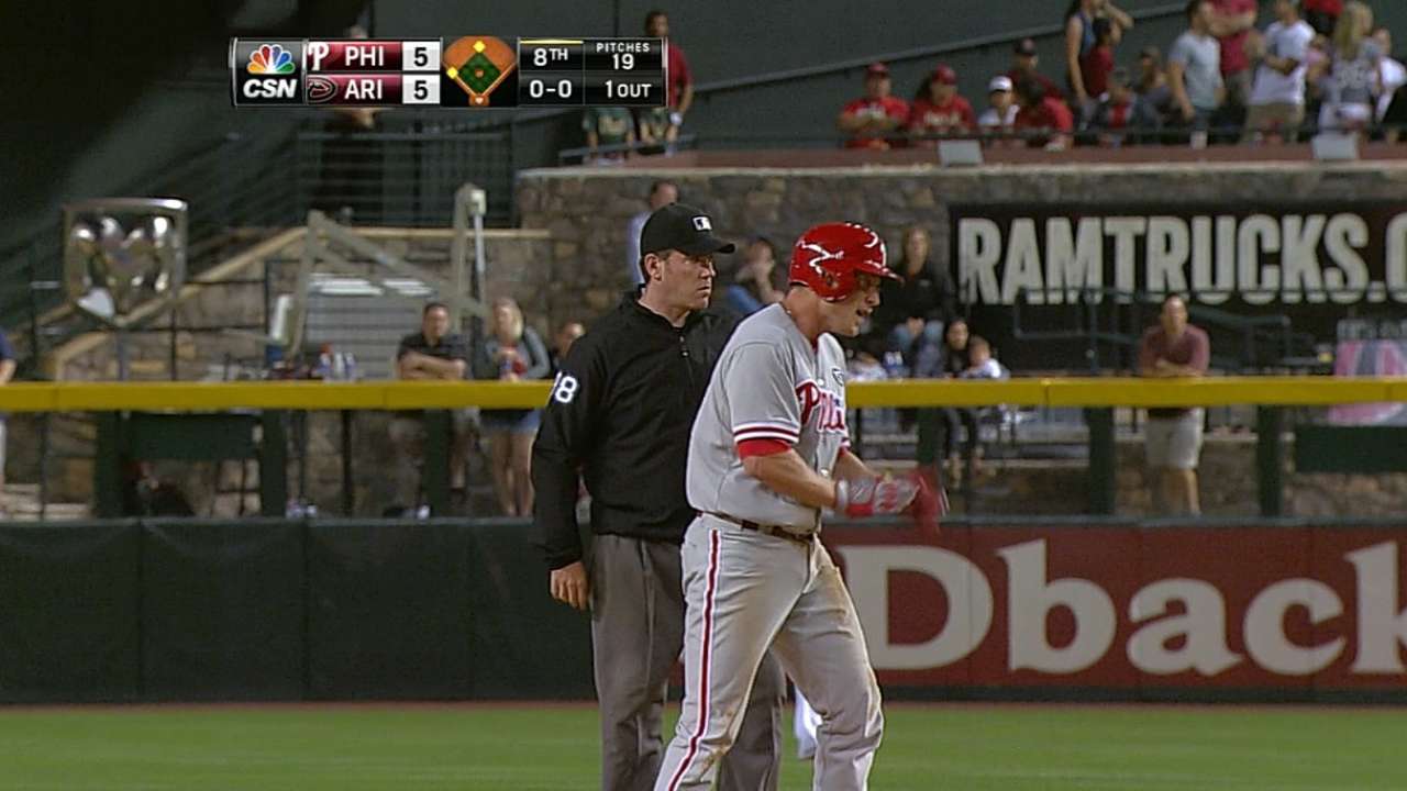Phils storm back to pick up Lee, even series in Arizona