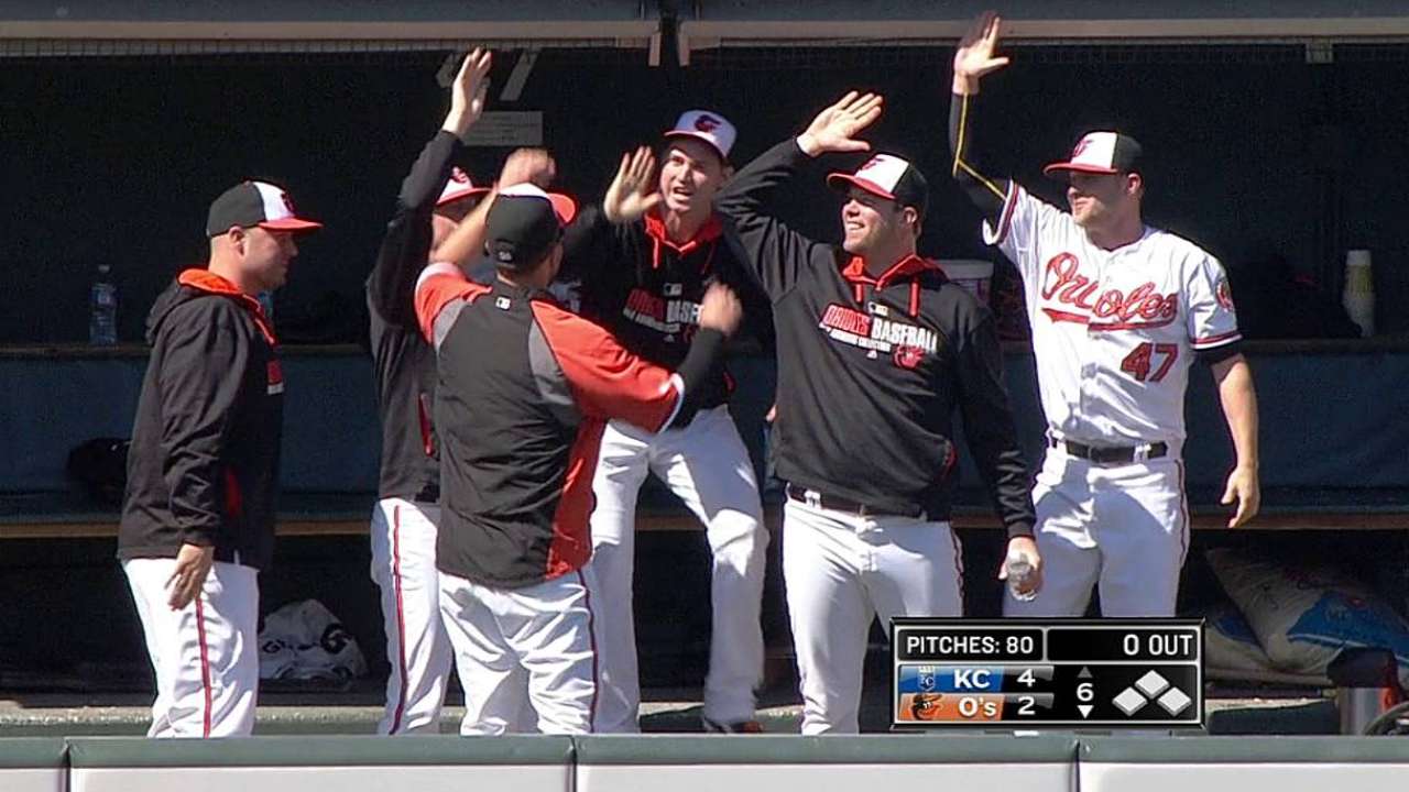 Gonzalez, O's slowed in rubber-game defeat