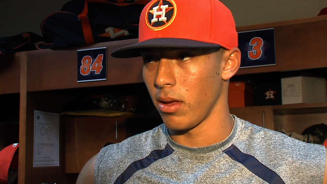Izturis le brinda orientaciones a Correa en Astros