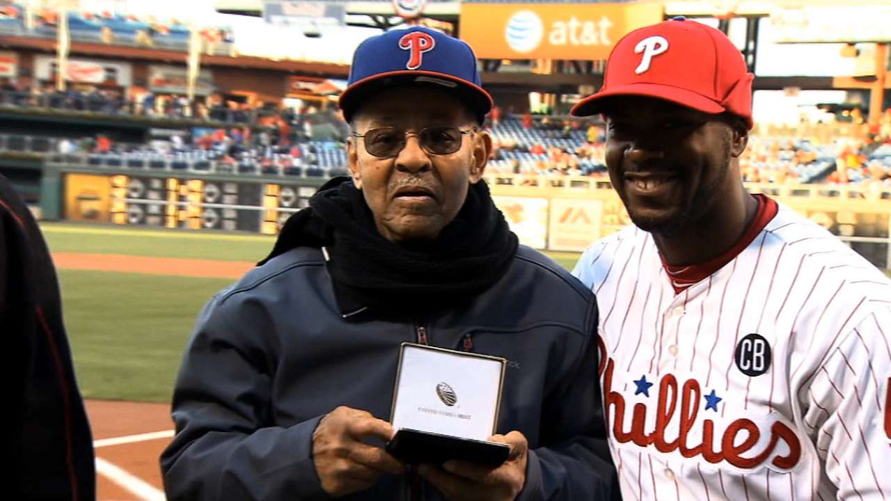 Phils have belated celebration for Robinson