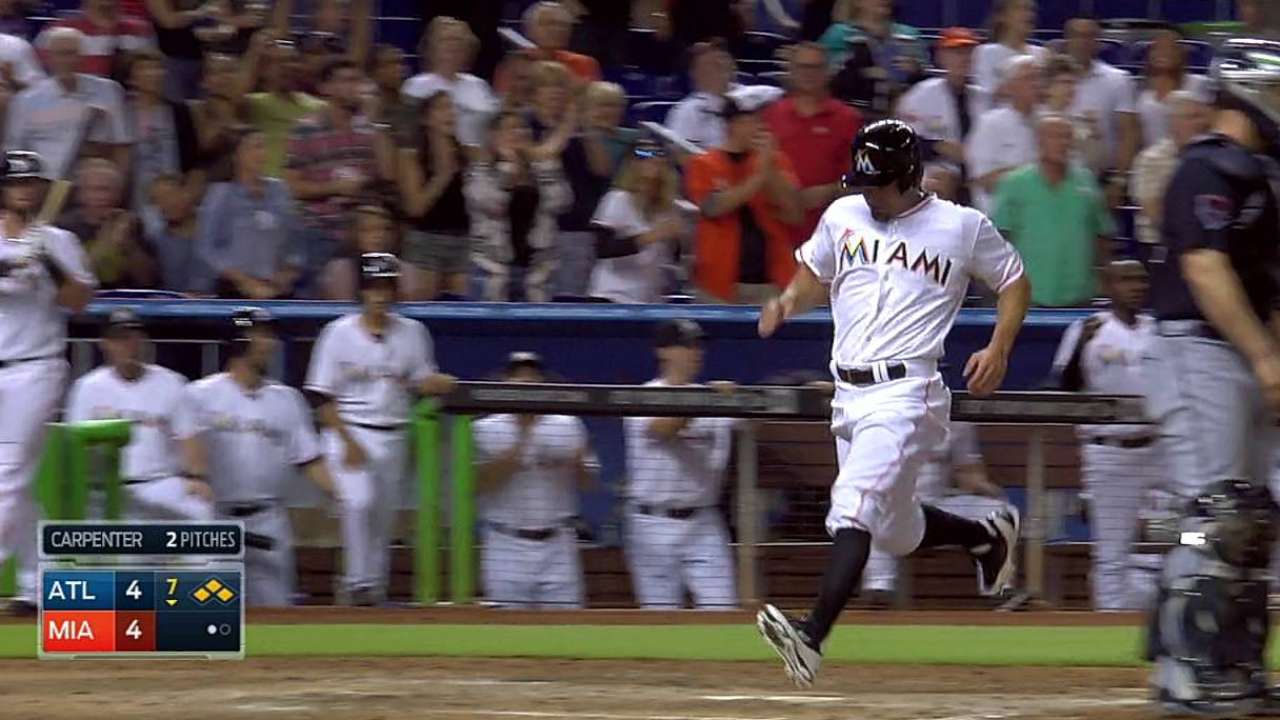 Marlins remontan y barren la serie ante los Bravos