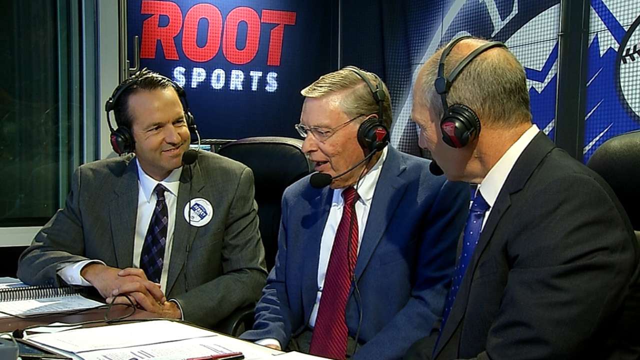 Selig having fun in his farewell tour of ballparks