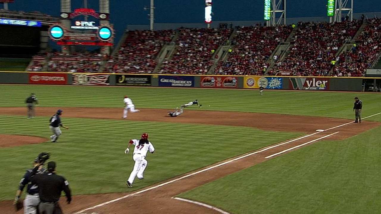 Cueto luce sólido y guía a Rojos sobre Cerveceros