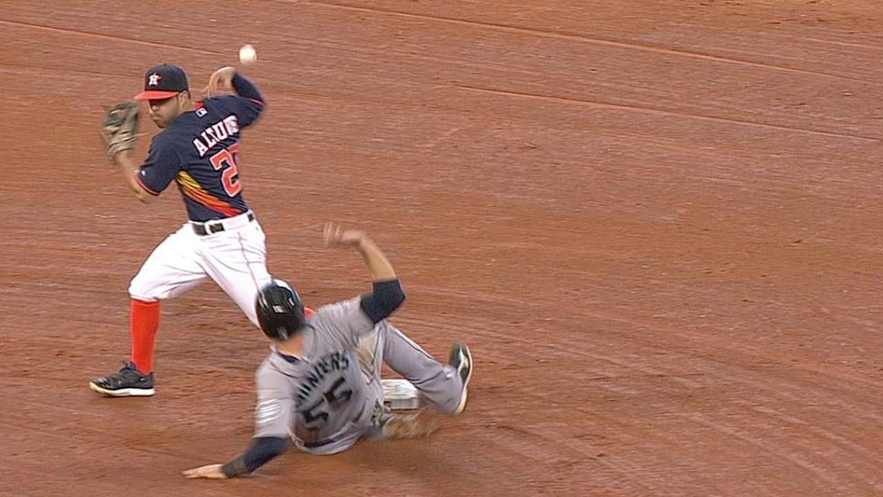 Call stands after Mariners' challenge