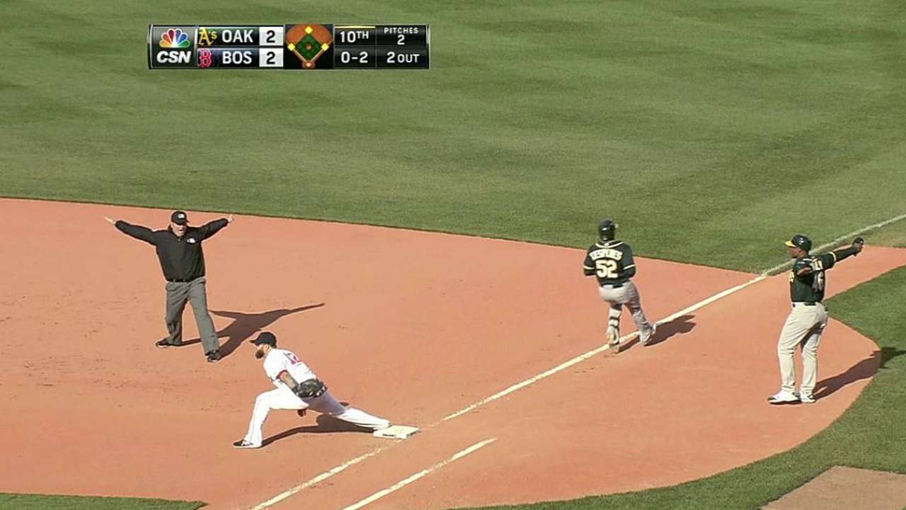 Atléticos evitan la barrida con hit decisivo de Yoenis