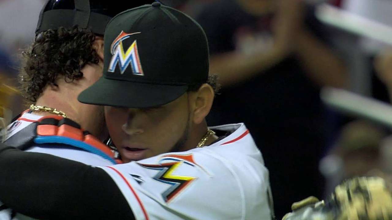 Álvarez lanza blanqueada en victoria de los Marlins