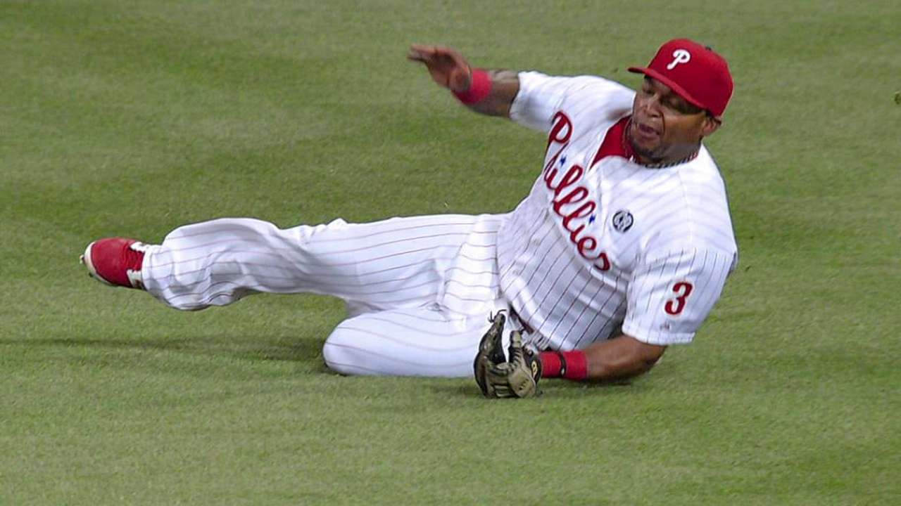 Sandberg considering shuffle in Phils' outfield