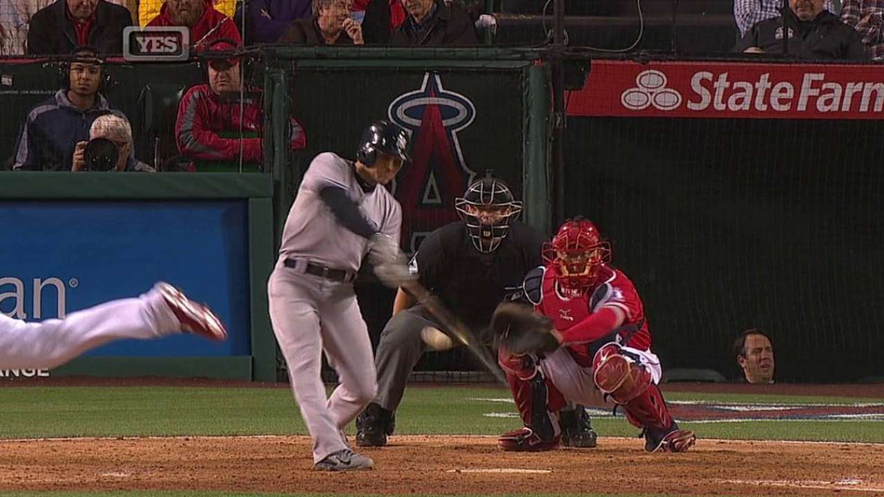 Jonrón de Roberts levantó a Yankees en Anaheim