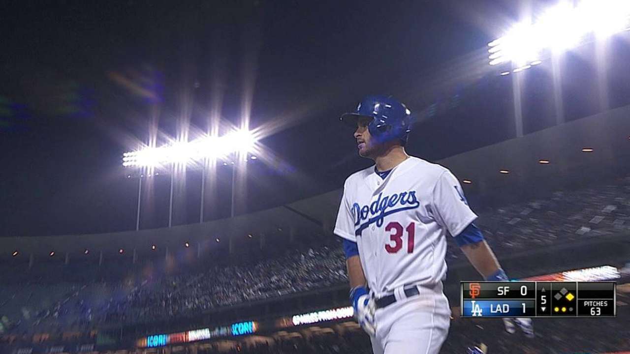 Dodgers caen con Gigantes en maratónico encuentro