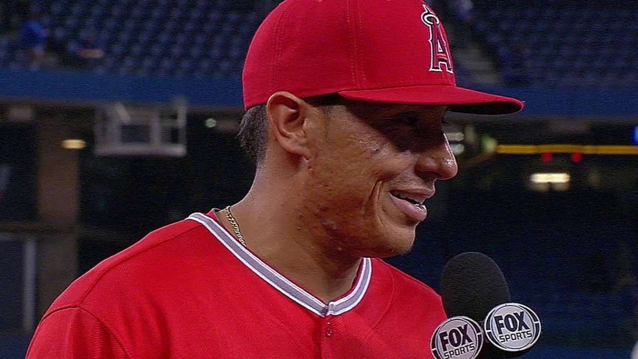 Angels call up outfielder Navarro, option Maronde