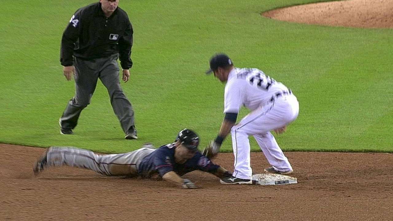 Replay confirms out call in Twins-Tigers clash