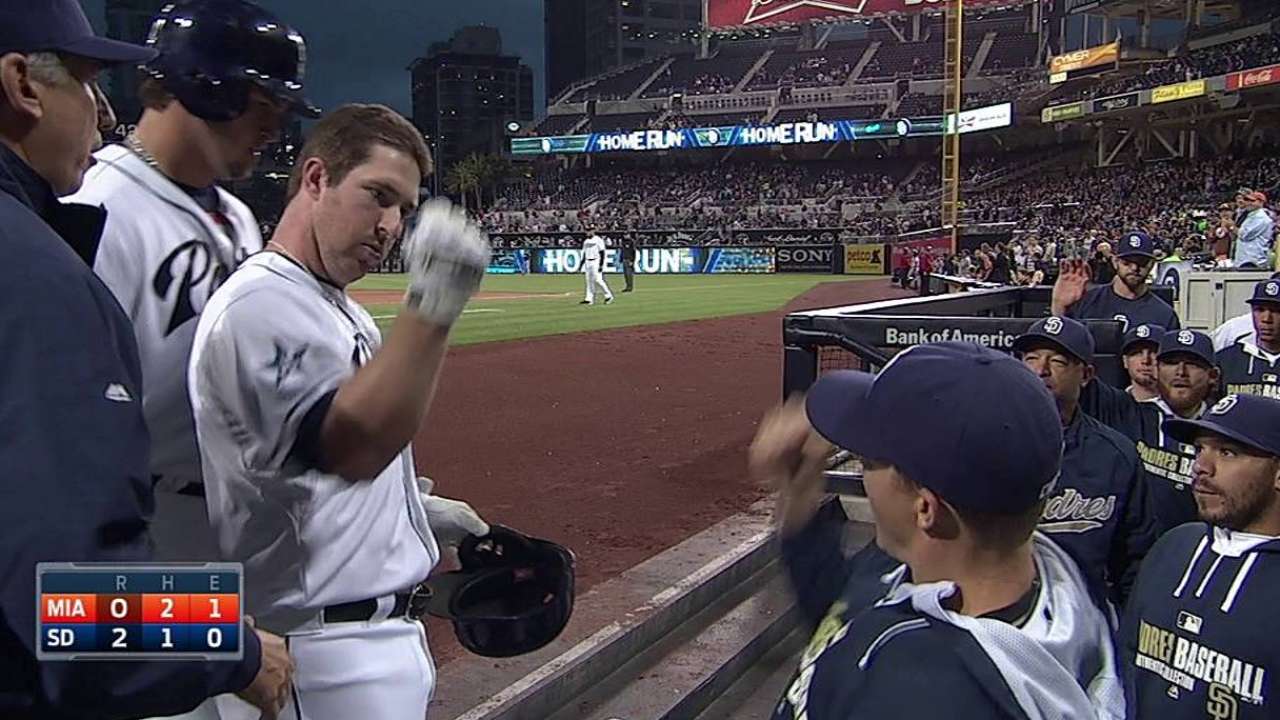 Gyorko impulsa victoria de Padres sobre Fernández