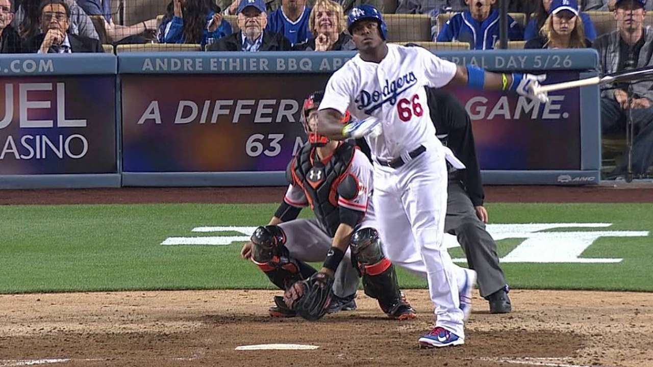 Bumgarner argues with Puig
