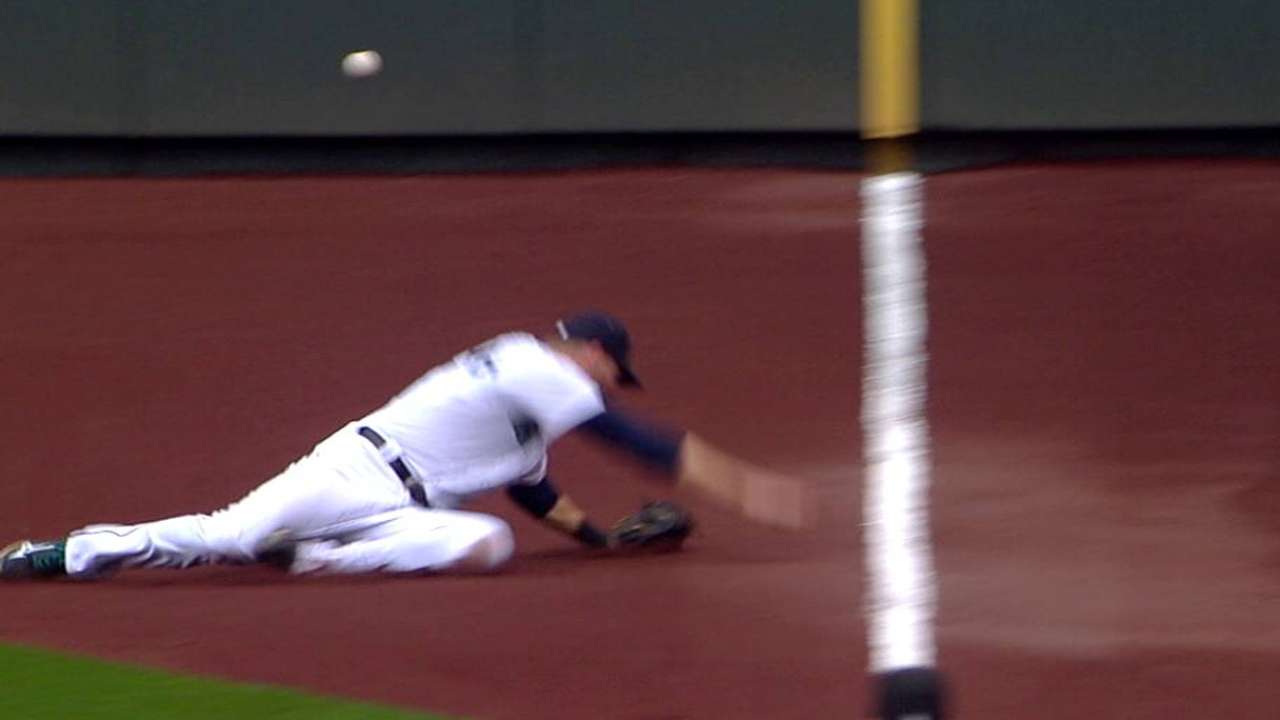 Moustakas to keep plugging away for Royals