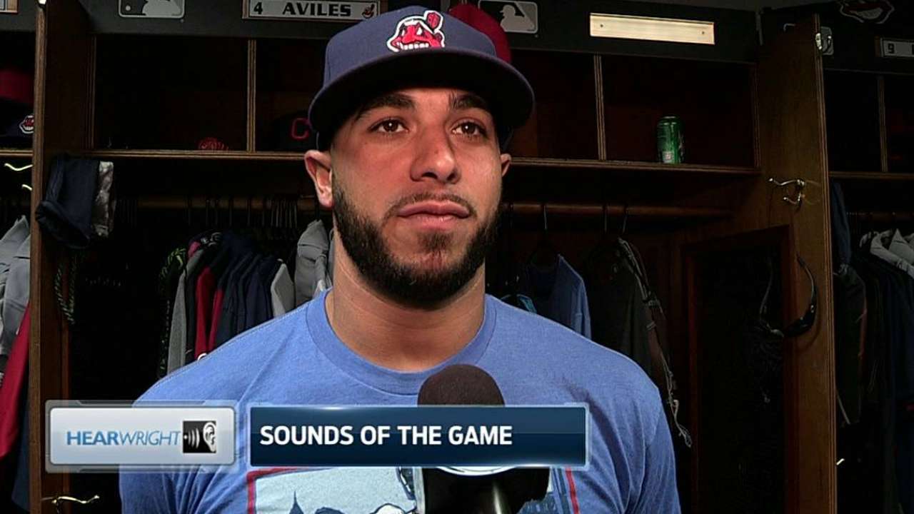Francona, Indians enjoy MLB's Mother's Day traditions