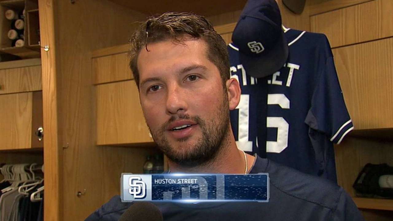 Perfect at Petco on Mother's Day, Padres rock pink