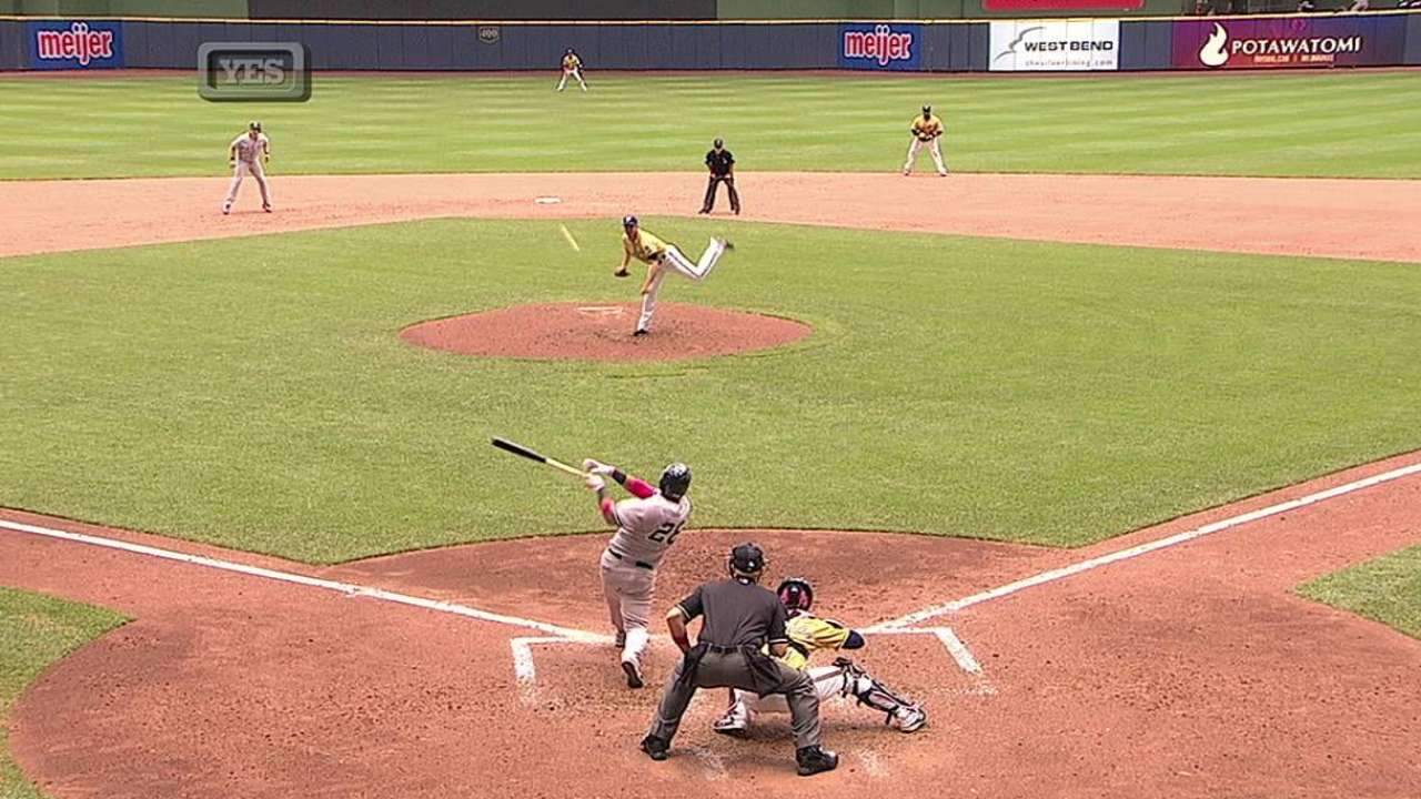 A pesar de HR de Teixeira Yankees cayeron en la 9na