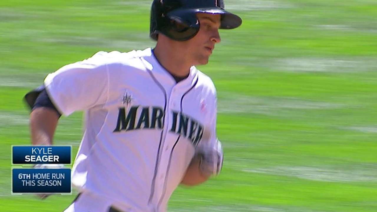 Mariners sport pink gear for a good cause