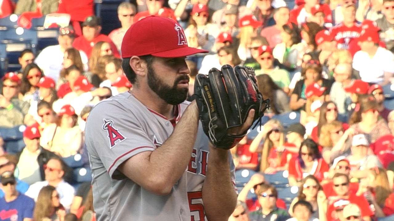 Shoemaker collecting data on opponents