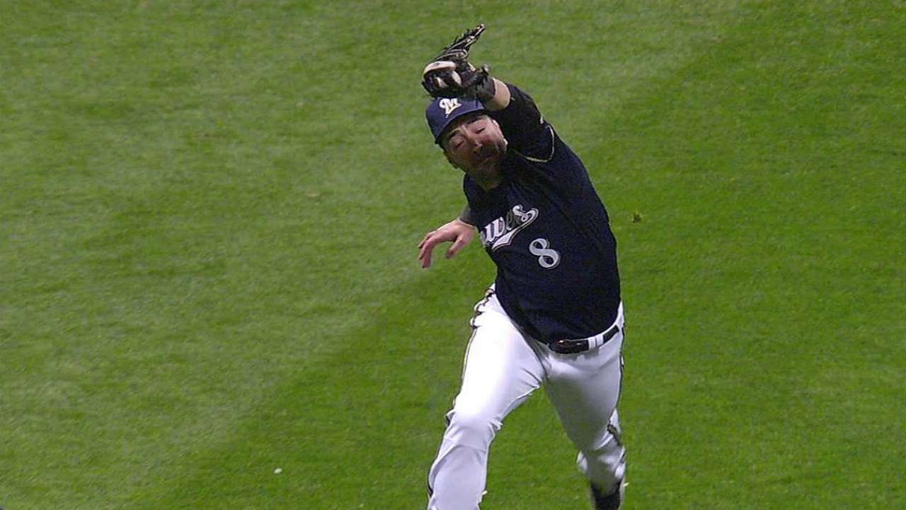 Braun gets breather in Brewers' opener vs. Cubs