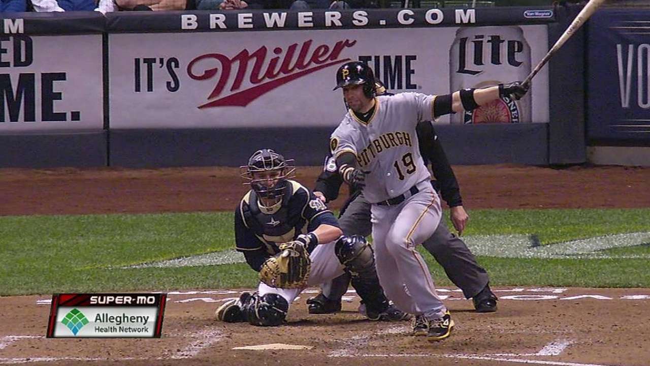 Piratas ganan en Milwaukee gracias a Stewart, Marte