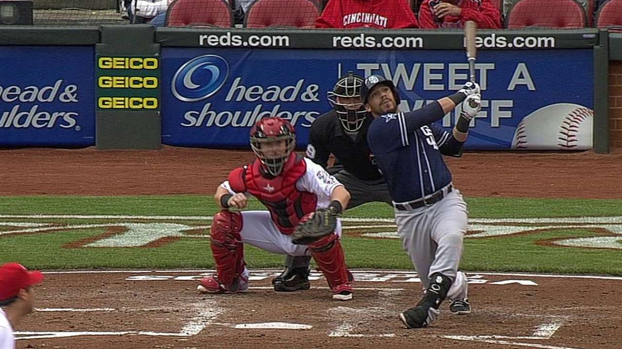 Padres se imponen a Rojos y dividen la doble jornada