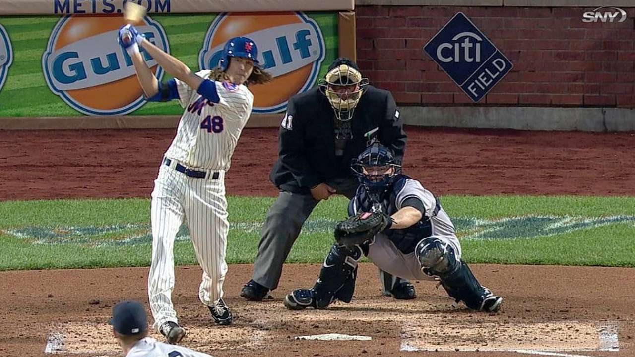 Mets pitchers' drought ends on deGrom's first hit
