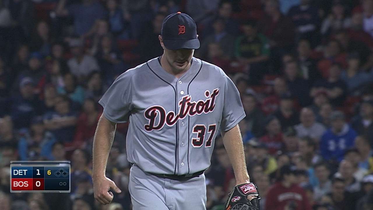 Scherzer uses curveball to keep Sox guessing