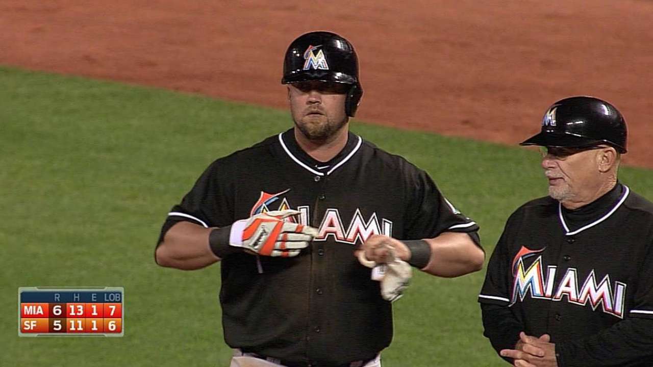 Hit de McGehee decide triunfo de Marlins en S.F.