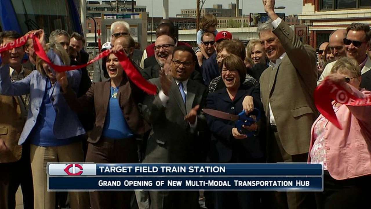 Twins help usher in Target Field Station