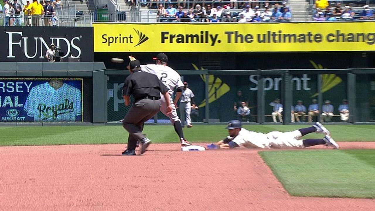 Pair of calls overturned in O's-Royals contest