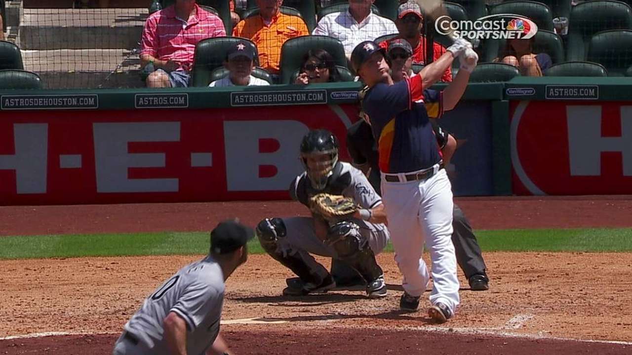 Astros superan a White Sox con poder de Domínguez