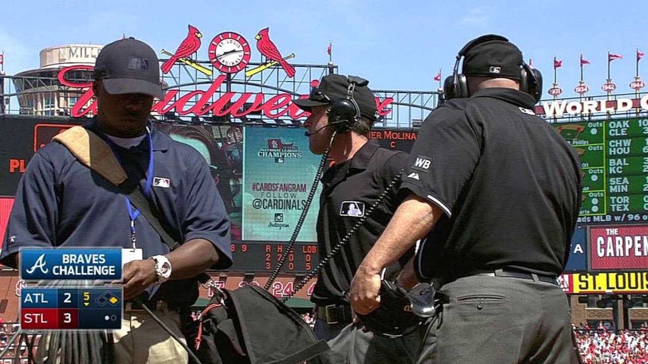 Braves drop replay challenge in fifth against Cardinals