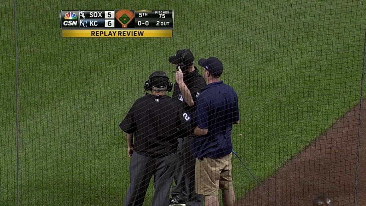 Ventura loses challenge on tag play at first base