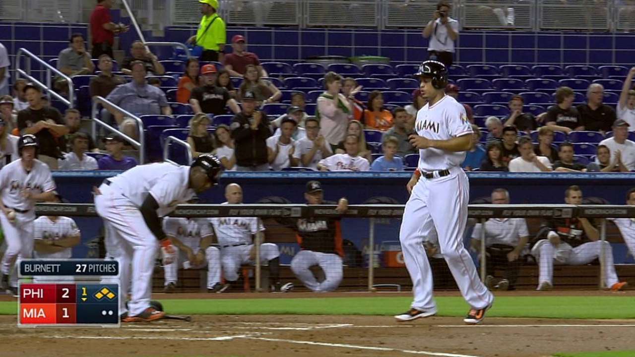 Marlins sufren frustrante derrota en casa ante Filis